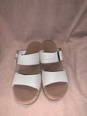Skechers Sandal in Natural